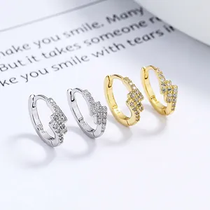 Ohrringe aus 925 Sterling Silber in Blitzform mit drei Reihen glänzender Zirkonia