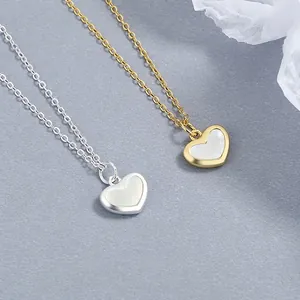 Collar minimalista de plata de ley 925 con colgantes de corazón en nácar blanco