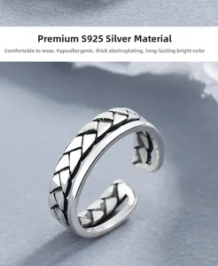Makroaufnahme des S925 Sterlingsilber Rings mit geflochtener Textur im Vintage-Design
