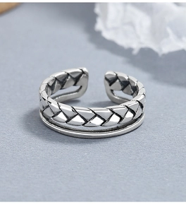 Detailed view of vintage S925 sterling silver double-layer braided twist open ring
