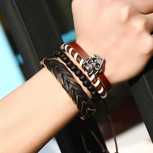 Set bracciale multistrato vintage in pelle da uomo con cinturini intrecciati e teschio