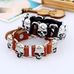 Bracelets punk en cuir avec breloques crânes argentés en noir et marron pour hommes