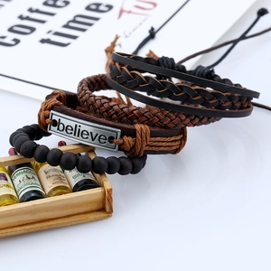 Bracelet multicouche pour homme en cuir rétro avec gravure 'Believe' et lanières tressées