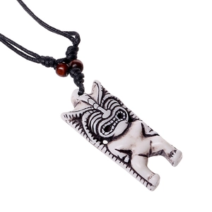 Collier Pendentif Masque Totem Tiki Tribal Vintage Résine Sculptée Style Ethnique Perles en Bois Cordon Ciré Réglable