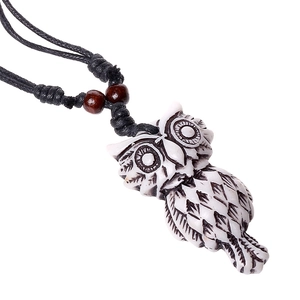 Vintage Ethnic Owl Pendant Necklace Retro Hand Carved Resin Owl Design Adjustable Wax Rope Necklace With Wood Beads Jewelry