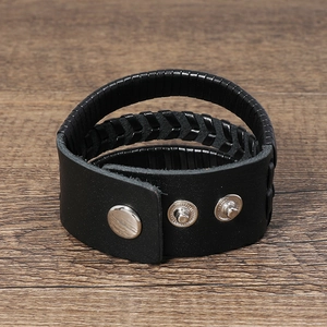 Bracelet multicouche en cuir noir pour homme avec boutons-pression vintage sur bois
