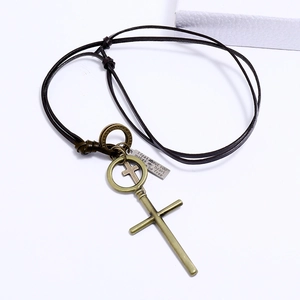 Collana lunga in pelle vintage da uomo con pendenti a croce e anello in bronzo
