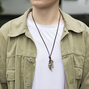 Collier hip-hop en cuir rétro avec pendentif visage de lune en bronze et charms vintage