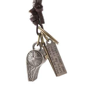 Collana vintage in pelle con pendente a fischietto retrò argento e ciondolo inciso su bianco