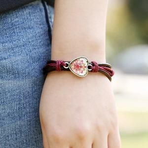 Bracciale retrò in pelle intrecciata con ciondolo mandala in bronzo a forma di cuore