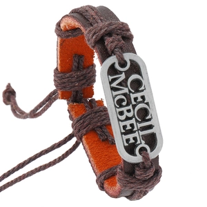 Bracelet vintage en cuir tressé marron avec plaque métallique et cordon réglable