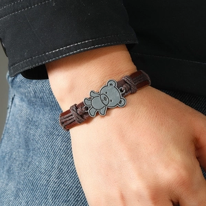 Retro geflochtenes Lederarmband für Herren mit Cartoon-Bären-Anhänger im Casual-Look