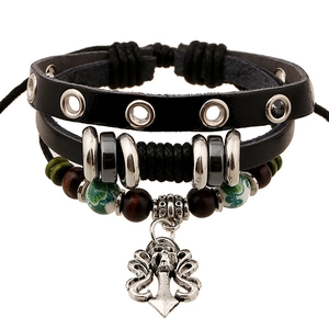 Bracciale in Pelle Multistrato Punk Vintage Con Ciondolo a Teschio in Lega Rivetto Perlato Gotico Gioielli Regolabili Per Uomo Donna
