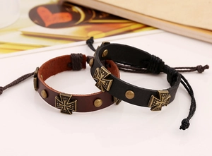 Détails de bracelets en cuir rétro avec clous en croix bronze et cordons tressés réglables