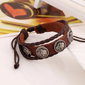 Mehrlagiges Lederarmband im Retro-Punk-Stil mit Totenkopf-Anhängern aus Silberlegierung