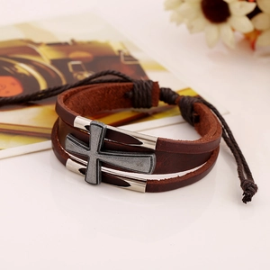Bracciale multistrato in pelle retrò con croce in metallo scuro e perline vintage