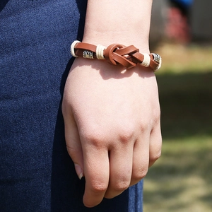 Bracelet unisexe en cuir marron tressé vintage avec perles argentées et détails de nœud