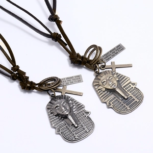 Collier pendentif pharaon égyptien vintage avec cordon en cuir et breloques