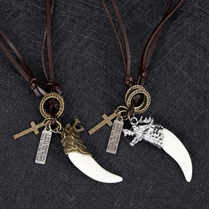 Collier rétro punk en cuir avec dent de loup, croix et plaque en métal pour hommes