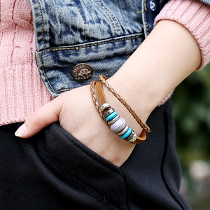 Bracelet multicouche en cuir style punk rétro avec perles turquoise et anneaux