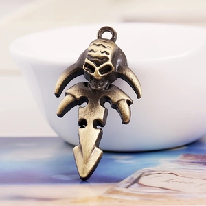 Pendentif crâne en bronze avec bords de lame tribaux pour colliers punk DIY