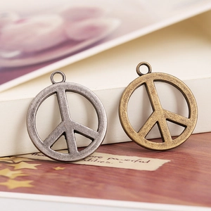 Pendentif Signe de Paix en Alliage Vintage pour la Fabrication de Bijoux DIY Breloques Symbole de Paix Rétro Creuses Accessoire de Pendentif pour Collier