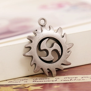 Antique silver alloy sun gear pendant with triskelion totem for DIY jewelry making