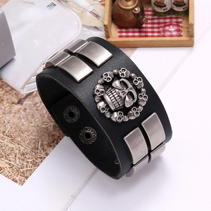 Punk breites Lederarmband mit silbernem Totenkopf-Relais und doppeltem Druckknopf