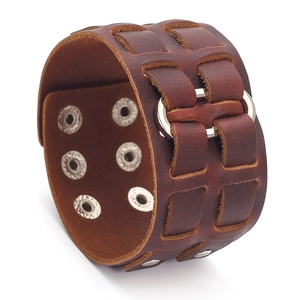 Bracciale in pelle marrone stile punk con anello d'argento e bottoni a pressione