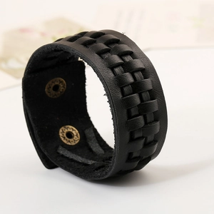 Bracciale largo in pelle intrecciata nera da uomo con bottoni automatici in rame stile punk