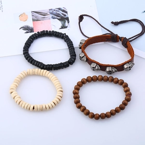 Ensemble de bracelets multicouches avec crâne en cuir et perles de bois tissées