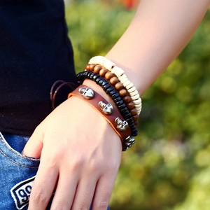 Set de bracelets en cuir pour hommes avec crânes argentés et perles bohèmes