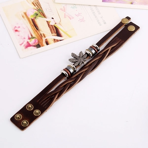 Bracelet multicouche en cuir marron pour homme avec pendentif feuille et boutons