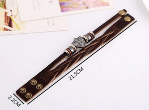 Detailed view of multilayer leather bracelet with metal shield and 21.5cm length dimensions