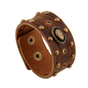 Bracelet Vintage Punk Large en Cuir de Vache avec Rivets pour Hommes Femmes Alliage Réglable Bijoux Style Biker
