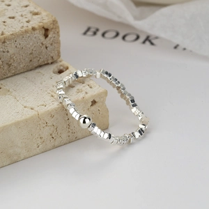 Minimalistische 925 sterling zilveren kralenring met onregelmatige geometrische kralen