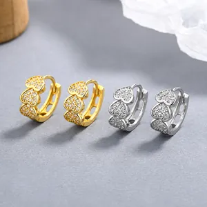 Orecchini a cerchio in argento S925 con tre cuori e zirconi in finitura oro e argento