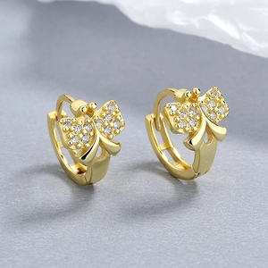 Élégantes boucles d'oreilles créoles papillon en argent 925 dorées avec zircons brillants