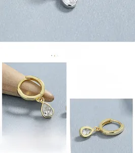 Détail de boucles d'oreilles en argent S925 avec zircon en goutte et poinçon S925 gravé
