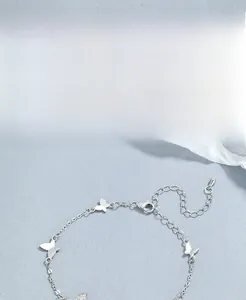 Détail du bracelet papillon en argent sterling 925 avec zircons scintillants et chaîne ajustable