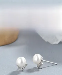 Macro shot of S925 sterling silver pearl earrings with a V-shaped zircon setting