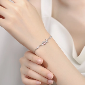 Bracelet en argent 925 avec fleurs et papillon rose orné de zircons étincelants