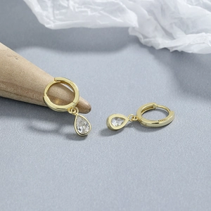 Boucles d'oreilles en argent 925 doré avec pendentifs en zircone en forme de goutte