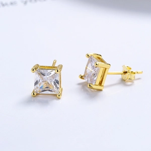 Boucles d'oreilles carrées en argent 925 et zircon avec placage or et sertissage à 4 griffes