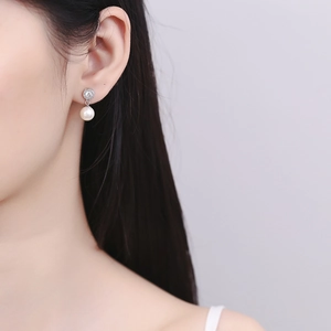 Boucles d'oreilles pendantes en argent 925 avec perle blanche et oxydes de zirconium