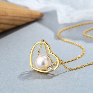 Collier en argent 925 avec cœur évidé, perle d'eau douce et accent en zircone