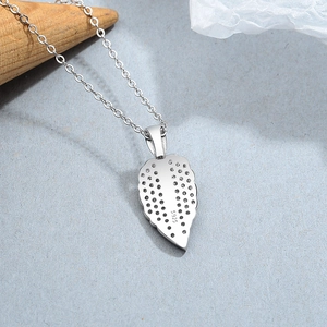 Collier en argent sterling 925 avec pendentif feuille et pavé de zircons brillants