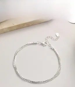 Dettaglio catena a serpente multistrato in argento sterling 925 con estensione e marchio S925
