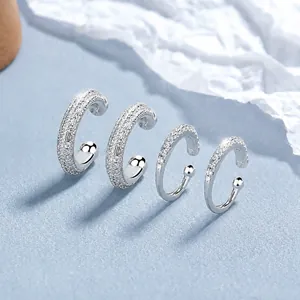 Lot de quatre bagues d'oreille C en argent sterling 925 avec cristaux de zircone