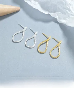 Detailed view of S925 sterling silver cauliflower chain teardrop earrings in gold and silver